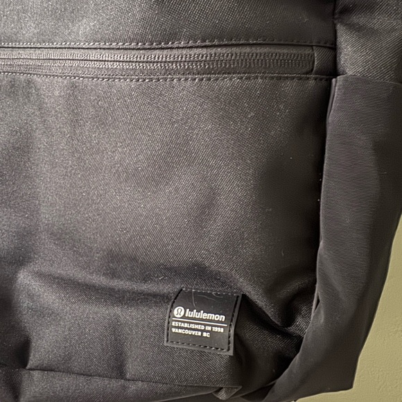 Lululemon Double Zip Backpack 22L NWT!! - Picture 4 of 7